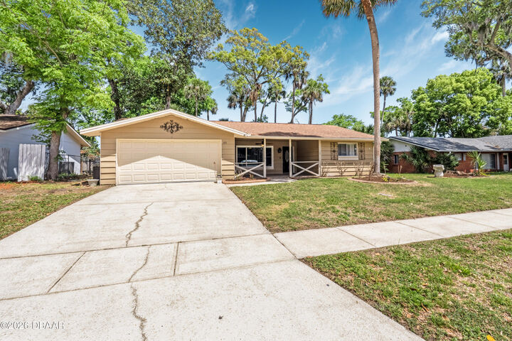 Property Photo:  105 Wimbledon Court  FL 32127 