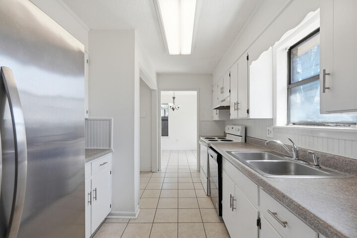 Property Photo:  306 W Kansas Street  FL 32425 