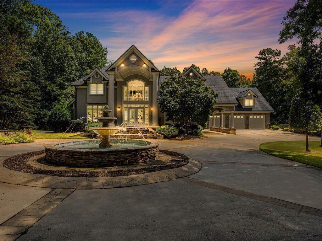 Property Photo: 330 N Peachtree Parkway GA 30269