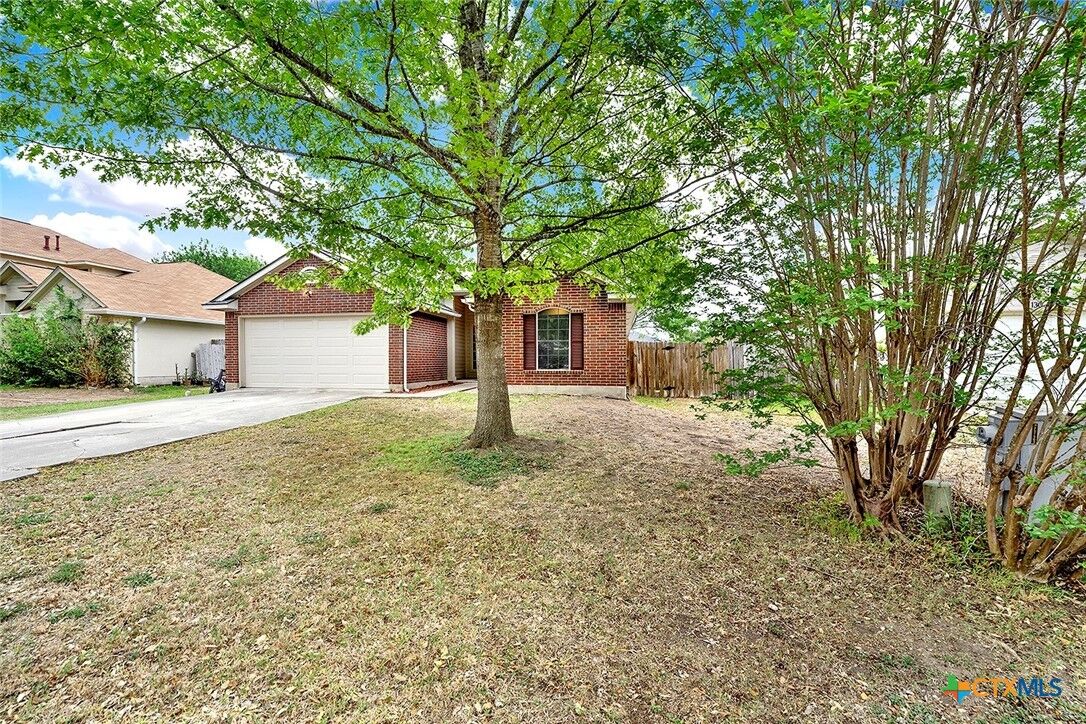 Property Photo: 140 Riley Cove TX 78640