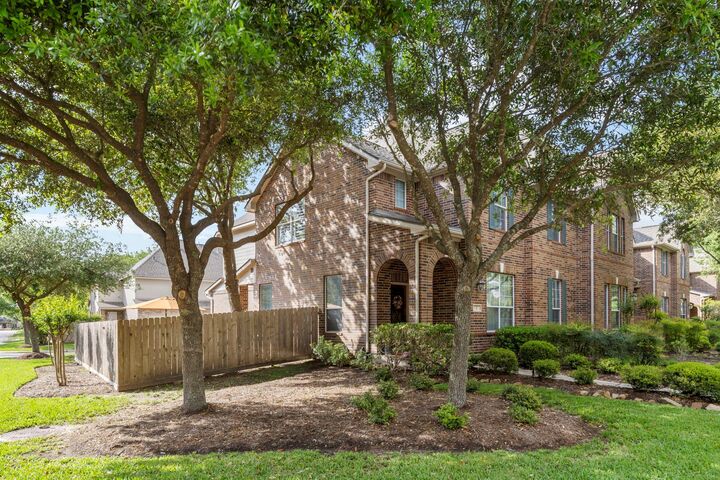 Property Photo: 3 Avenswood Place TX 77382