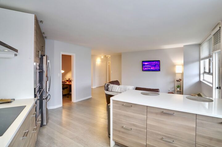 Property Photo:  100 Manhattan Ave 402  NJ 07087 