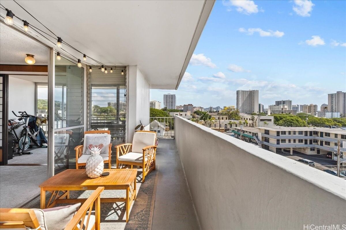 Property Photo: 1325 Wilder Avenue 5 Makai HI 96822
