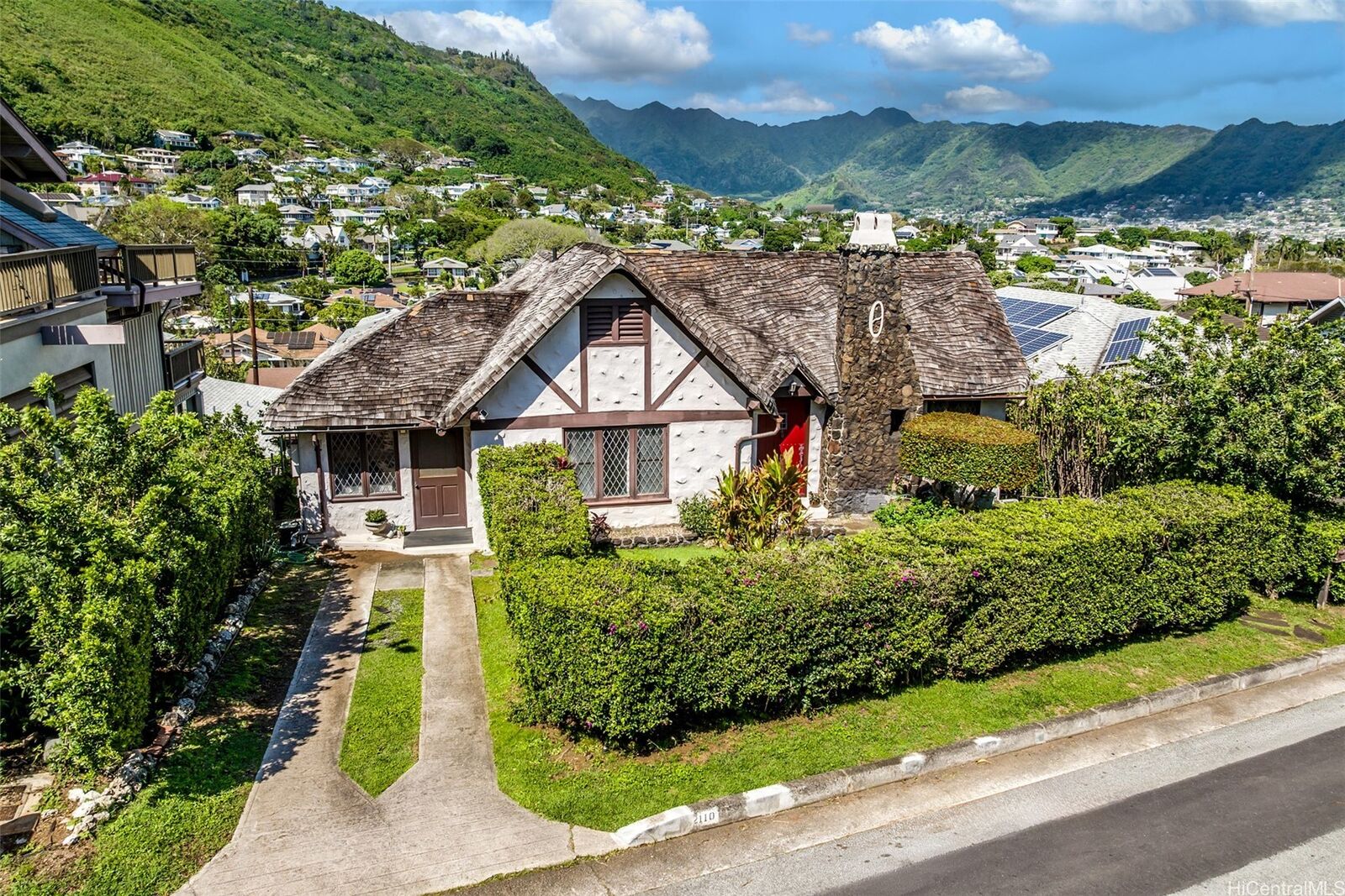 Property Photo: 2110 Kakela Place HI 96822