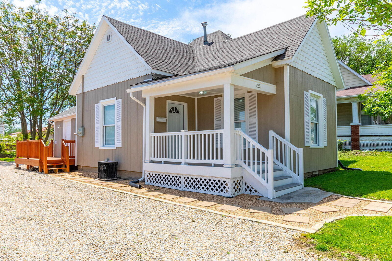 Property Photo:  722 W Monroe Street  MO 65265 