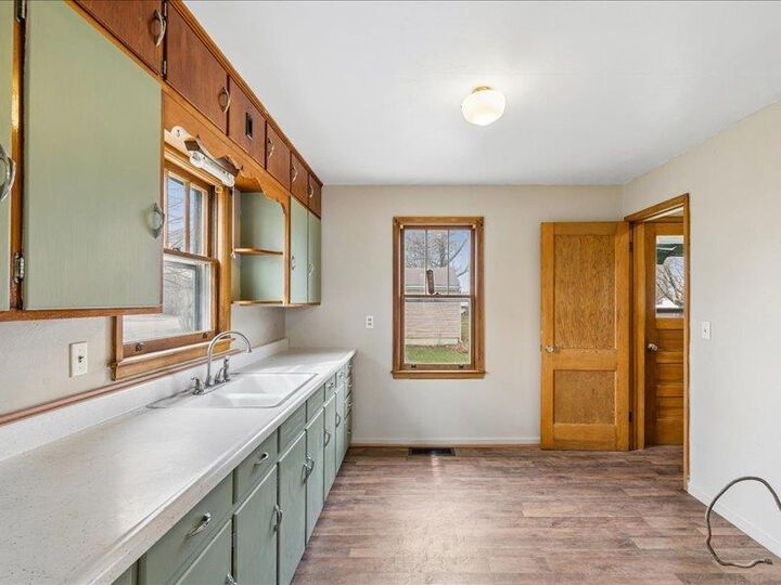 Property Photo:  305 3rd St N  IA 50655 