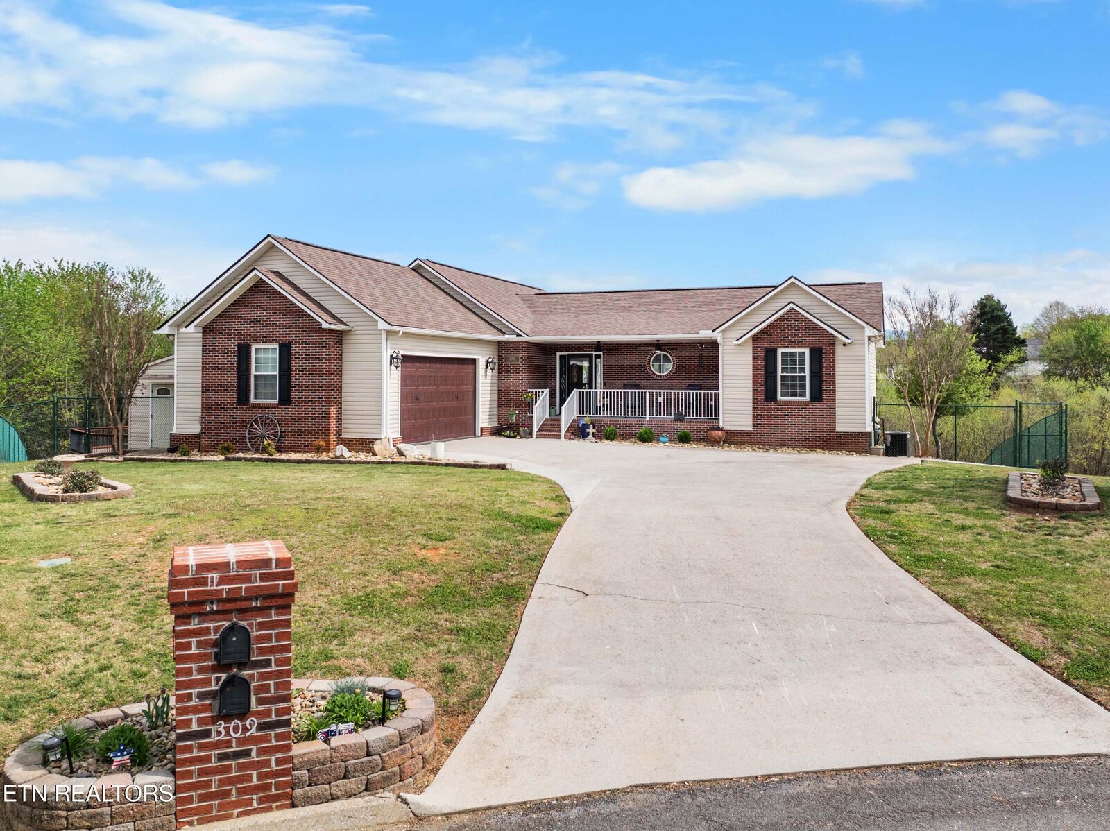 Property Photo: 309 Strata Court TN 37865