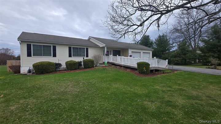 Property Photo:  5 Meadows Court  NY 12580 