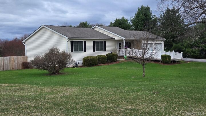 Property Photo:  5 Meadows Court  NY 12580 