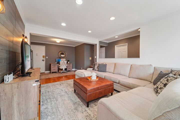 Property Photo:  4 Sadore 7F  NY 10710 