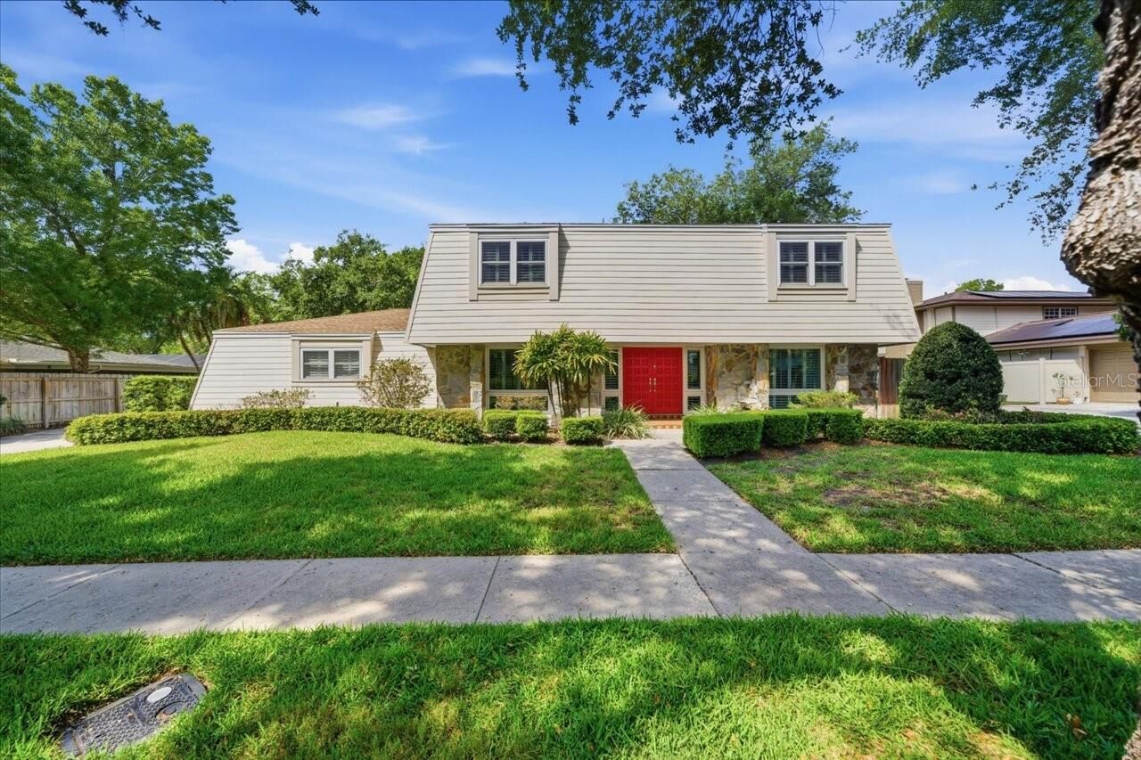 Property Photo: 13305 Golf Crest Circle FL 33618