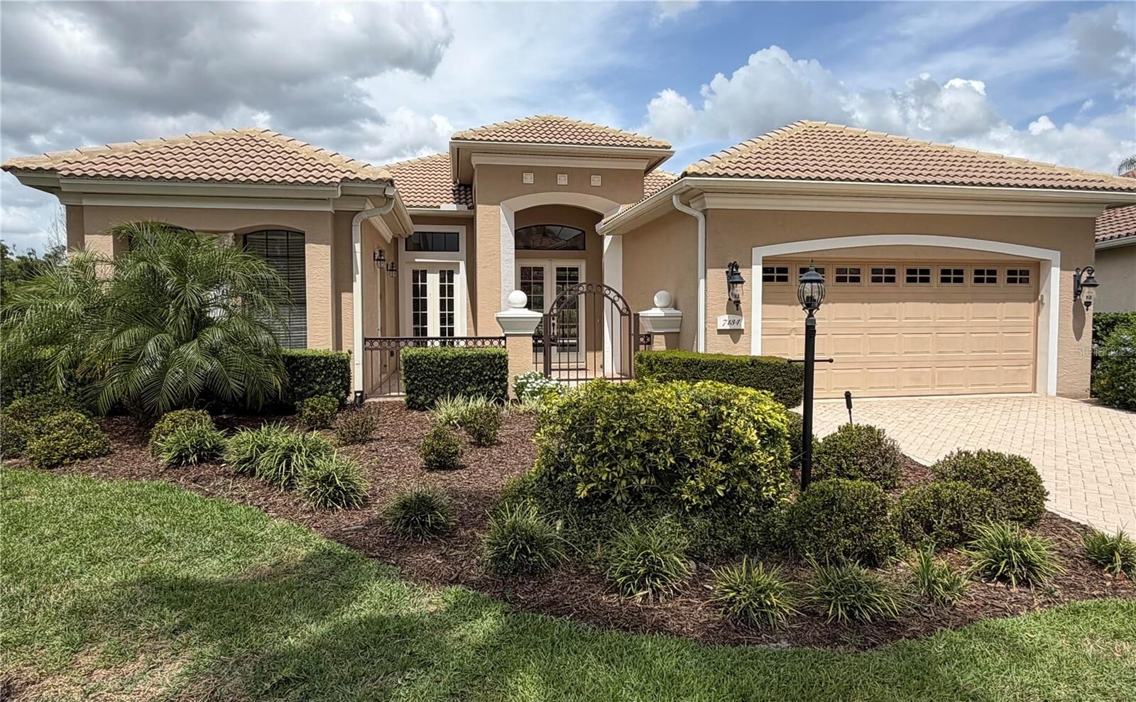Property Photo: 7134 Whitemarsh Circle FL 34202