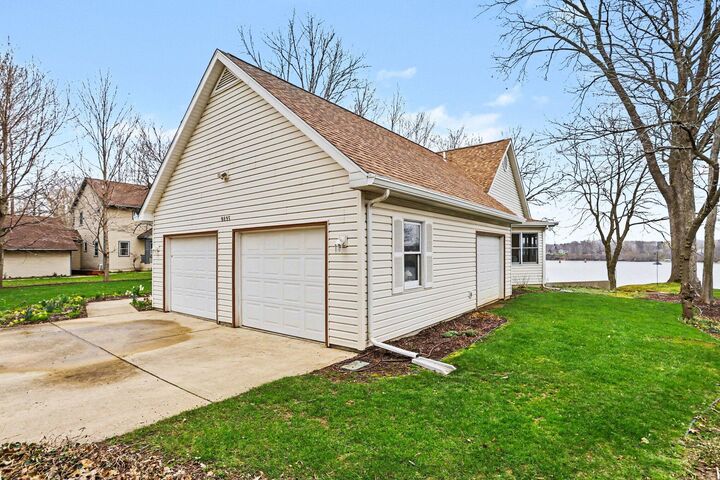 Property Photo: 9895 Lakeview Drive MI 49103