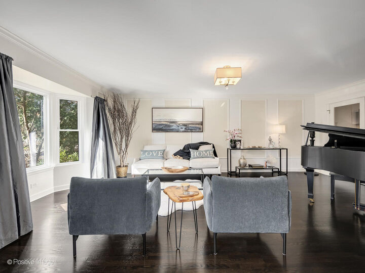 Property Photo:  11 W Birchwood Avenue  IL 60521 