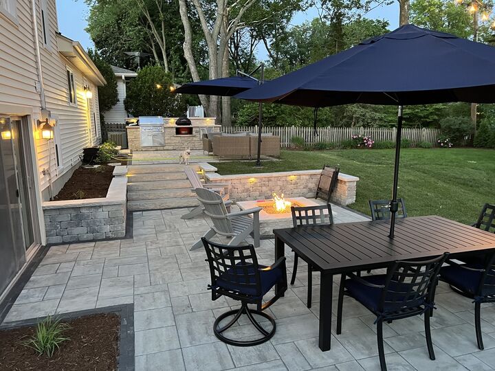Property Photo:  923 Oxford Road  IL 60137 