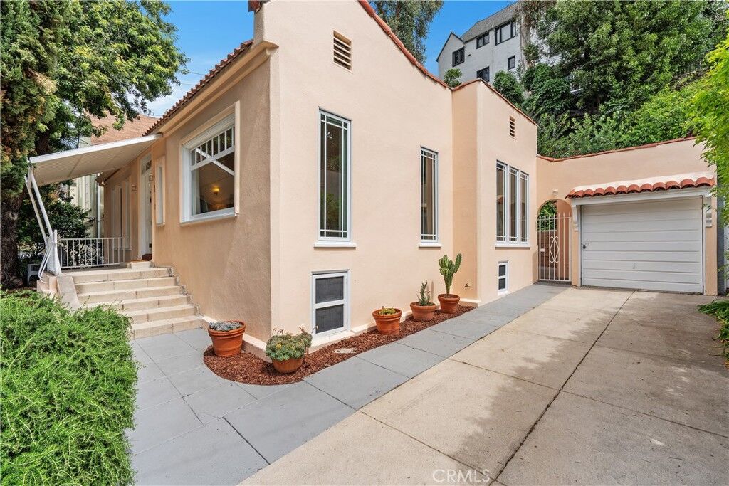 Property Photo:  2364 Canyon Drive  CA 90068 