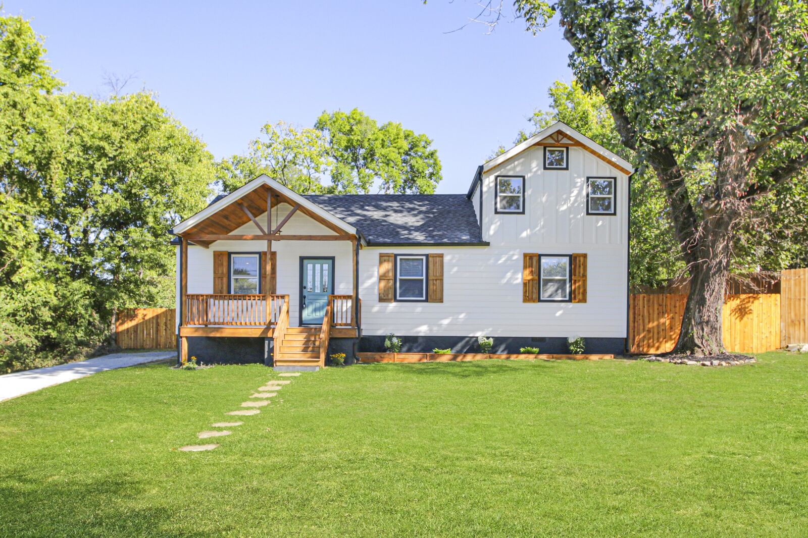 Property Photo:  1121 Goldilocks St  TN 37115 