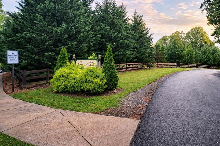 Property Photo:  114 Shoreside Dr  TN 37166 