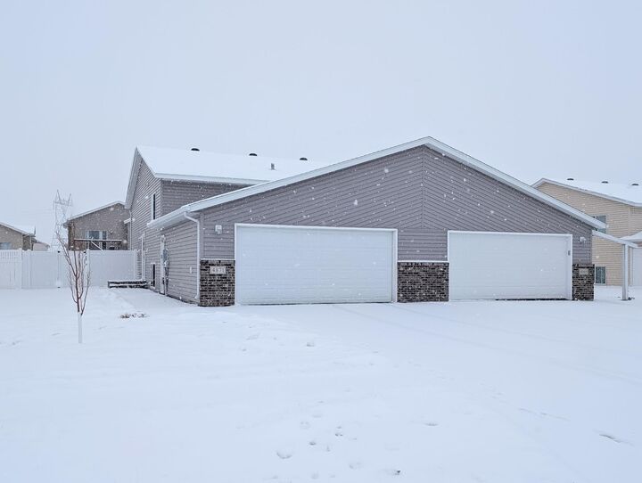 Property Photo:  4871 51 Avenue S  ND 58104 