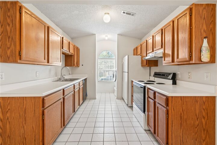 Property Photo:  3182 Oakfield Street  AR 72704 