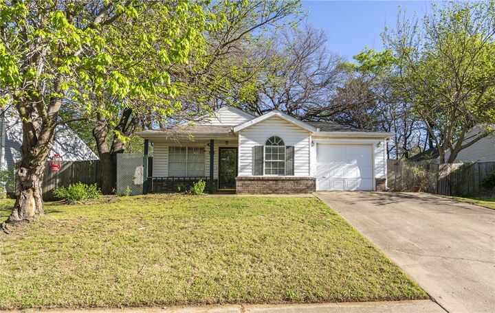 Property Photo:  3182 Oakfield Street  AR 72704 