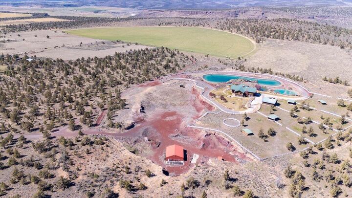 Property Photo:  1299 NW McDaniel Road  OR 97753 