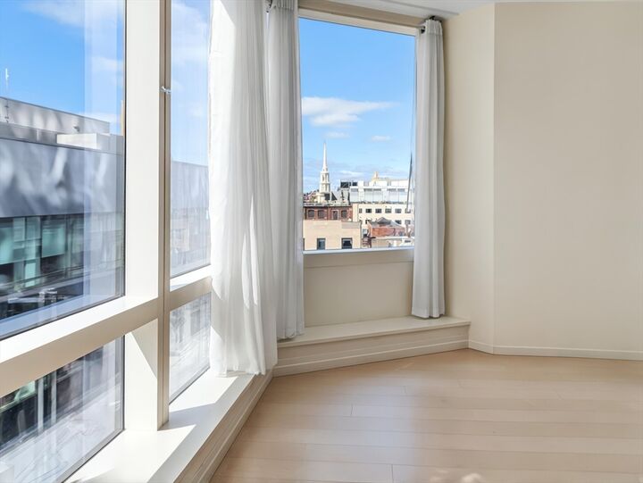 Property Photo:  1 Franklin St 1412  MA 02110 