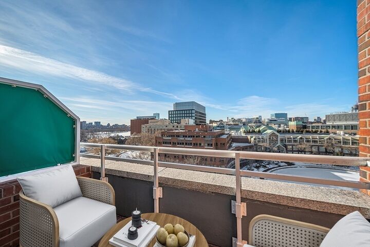 Property Photo:  4 Canal Park Ph8  MA 02141 