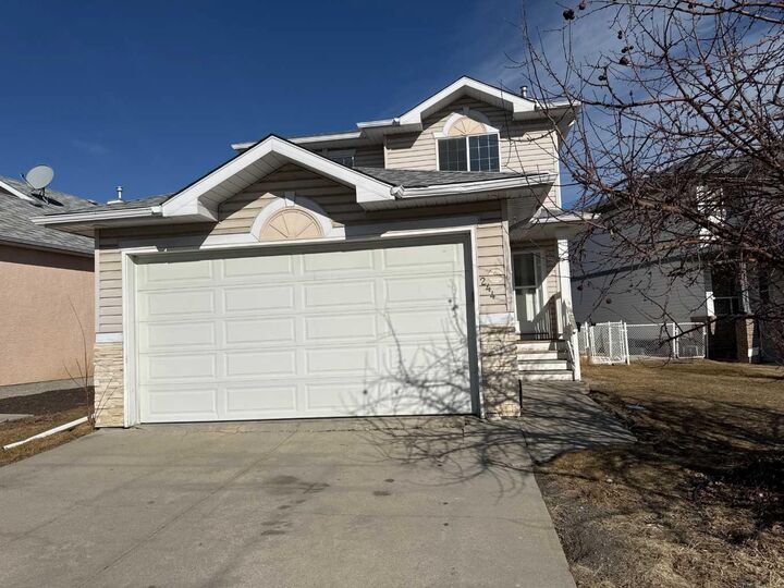244 Los Alamos Place NE — photo 1