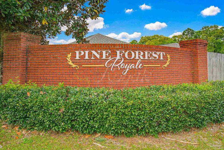Property Photo: 2333 Trailwood Dr FL 32533