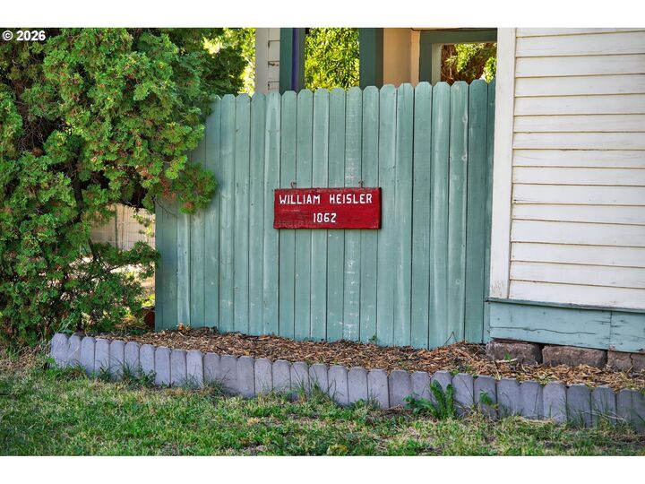 Property Photo: 381 N Main St OR 97021