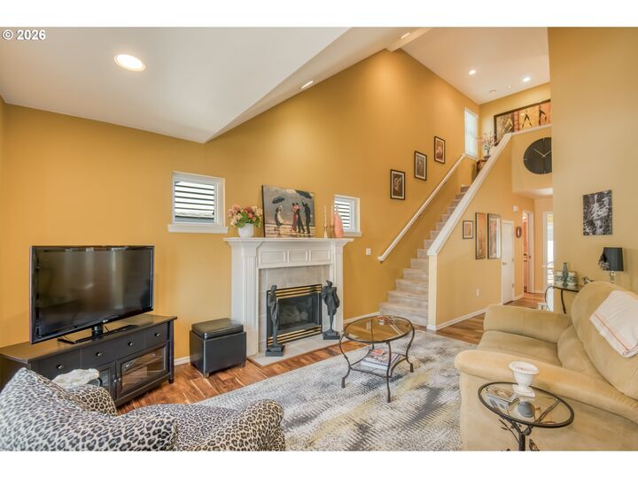 Property Photo:  1620 NE Glisan St  OR 97232 