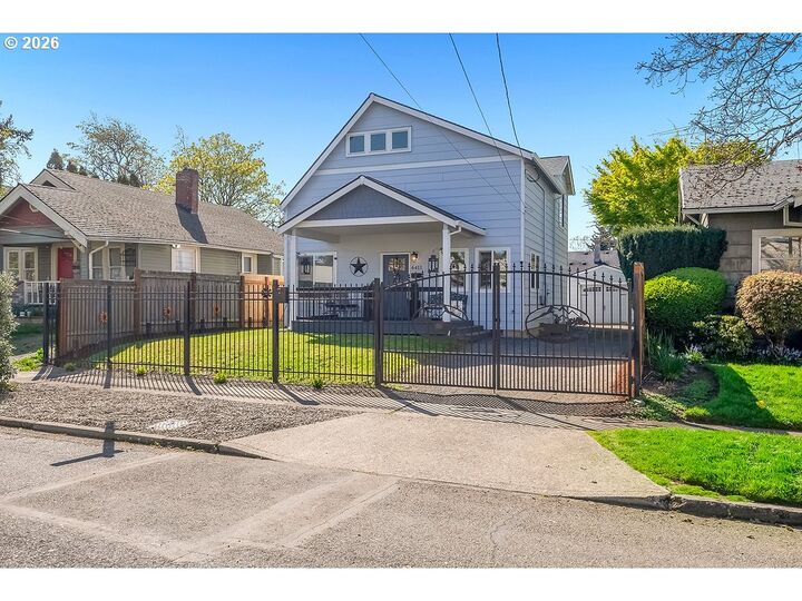 Property Photo:  6411 SE 94th Ave  OR 97266 