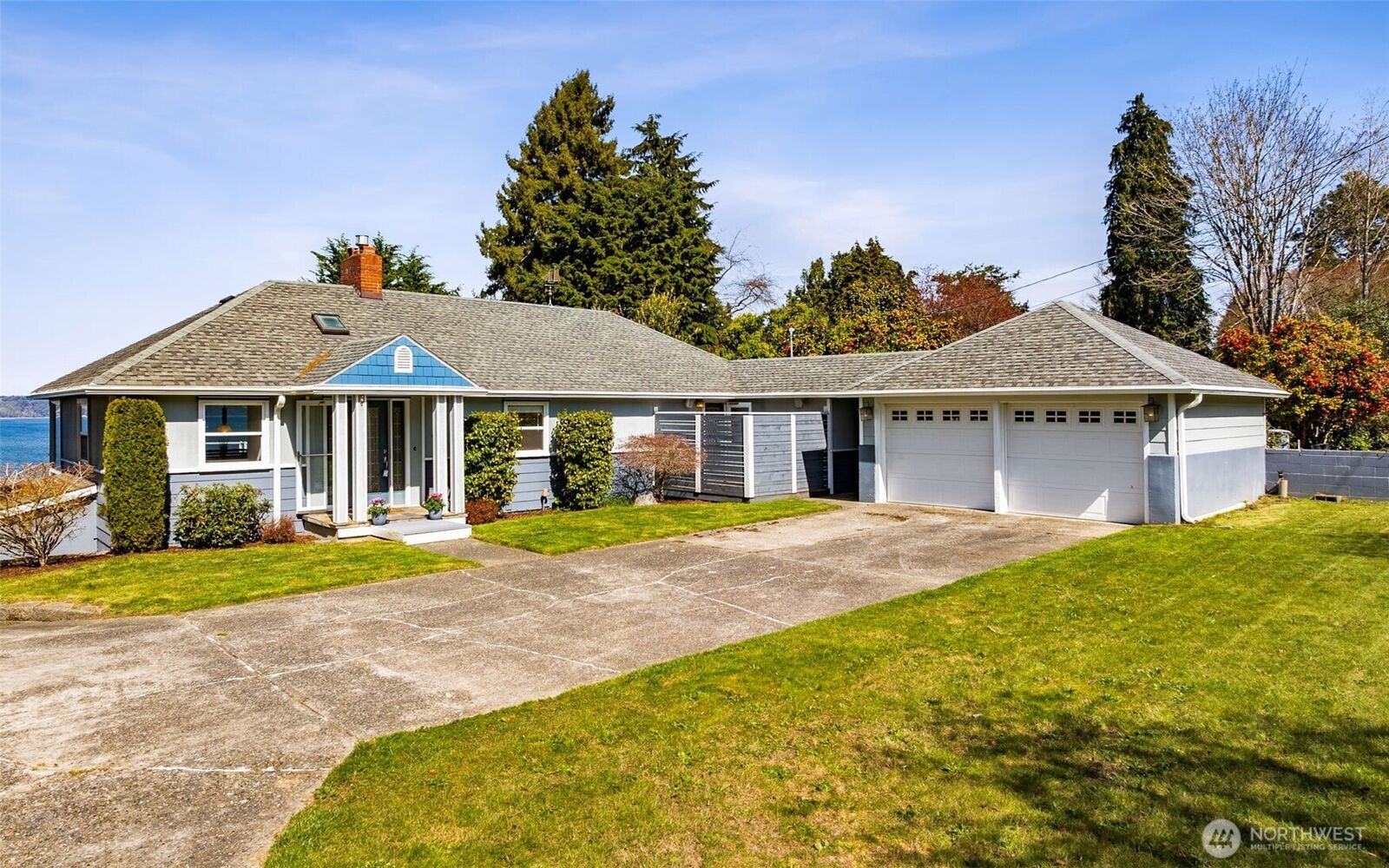 Property Photo:  8424  East Side Drive NE  WA 98422 