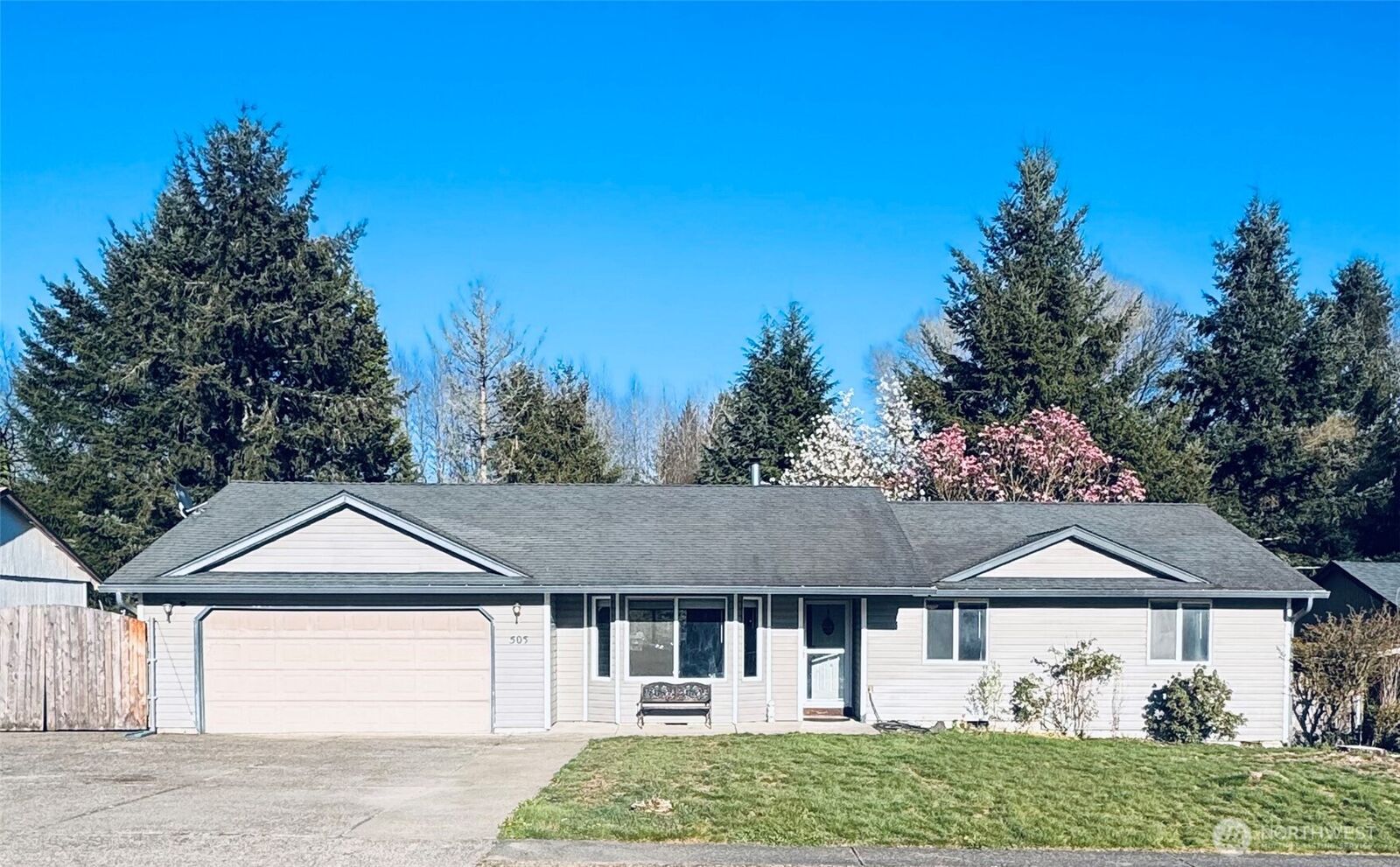 Property Photo:  505 N Hubbard Avenue  WA 98675 