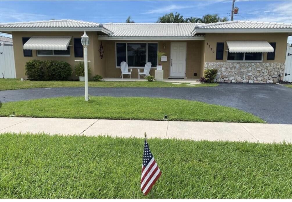 Property Photo: 1230 SE 14th Drive FL 33441