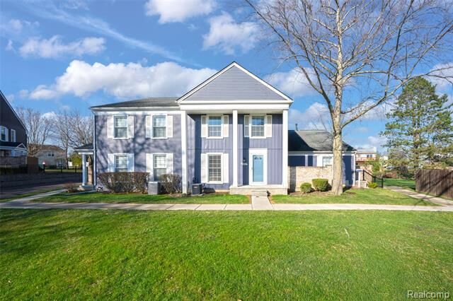 Property Photo: 23527 Stonehenge Boulevard 98 MI 48375