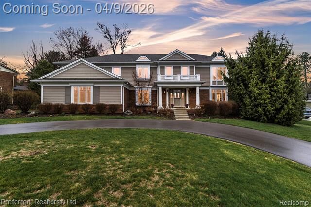 Property Photo:  725 Woodchester Drive  MI 48304 