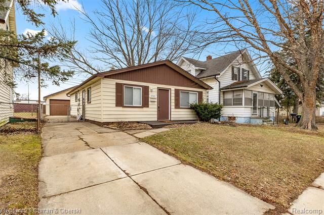 Property Photo: 27423 Groveland Street MI 48071