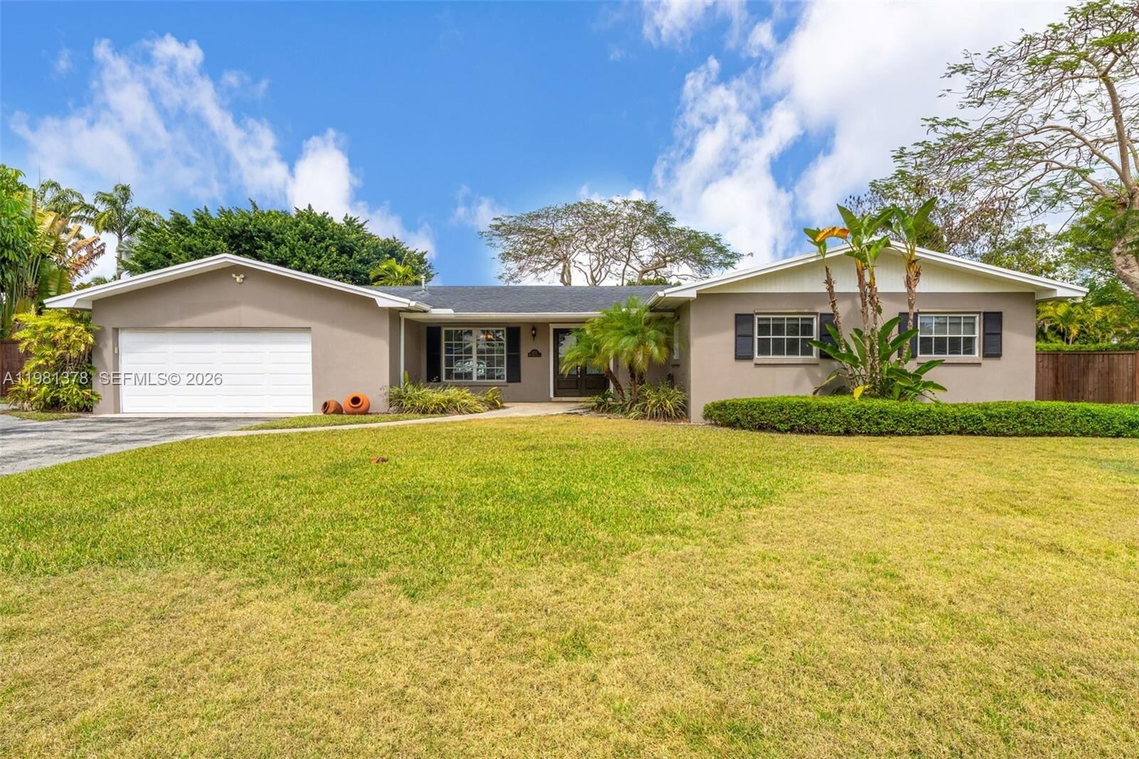 Property Photo:  10721 SW 124th St  FL 33176 