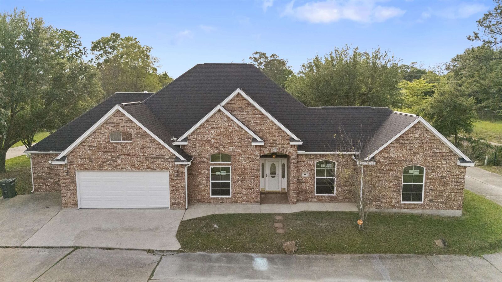 Property Photo:  6 Howell Ct  TX 77706 
