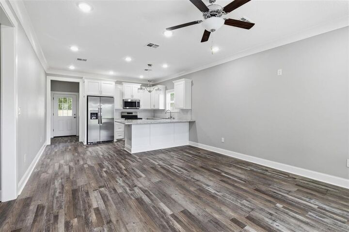 Property Photo:  313 S Lyles Street S  LA 70648 