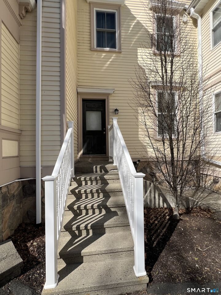 Property Photo:  49 Glenbrook Road 103  CT 06902 