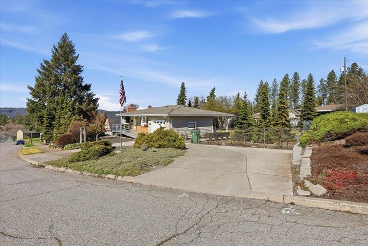 Property Photo:  6201 N Winston Dr 6299 N Winston Dr  WA 99205 