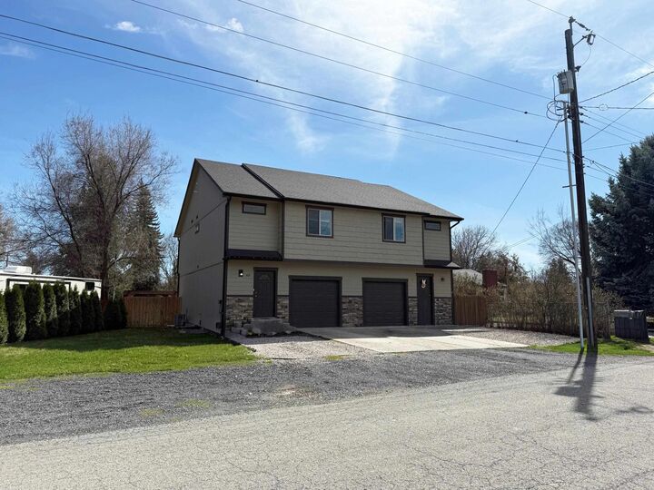 Property Photo:  417/419 W Ivanhoe Rd  WA 99218-2128 