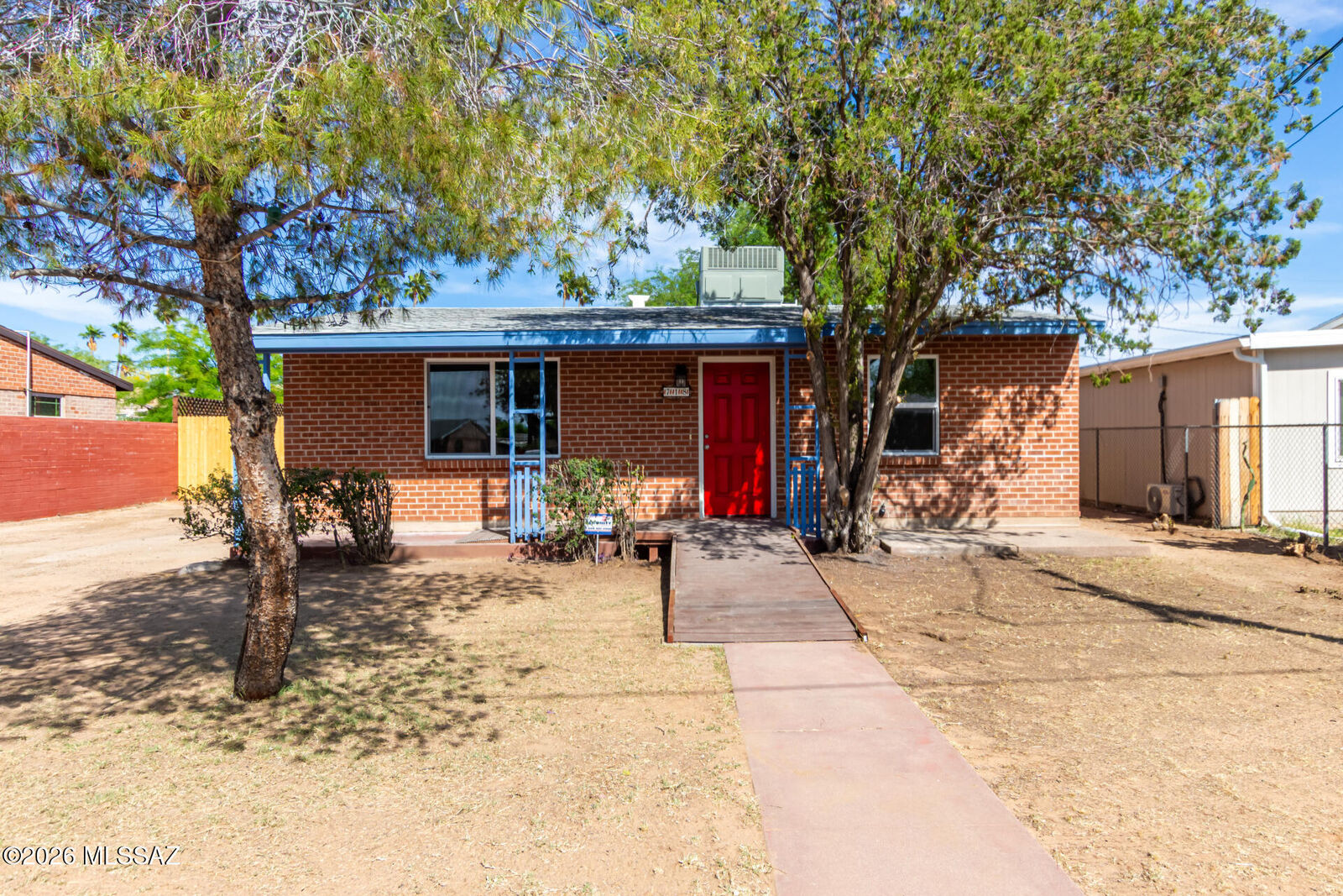Property Photo:  718 N Benton Avenue  AZ 85711 