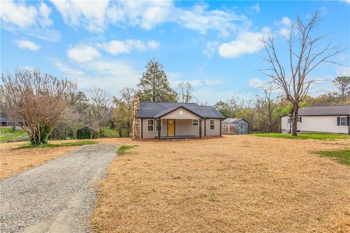 Property Photo:  5424 US Highway 21  NC 28642 