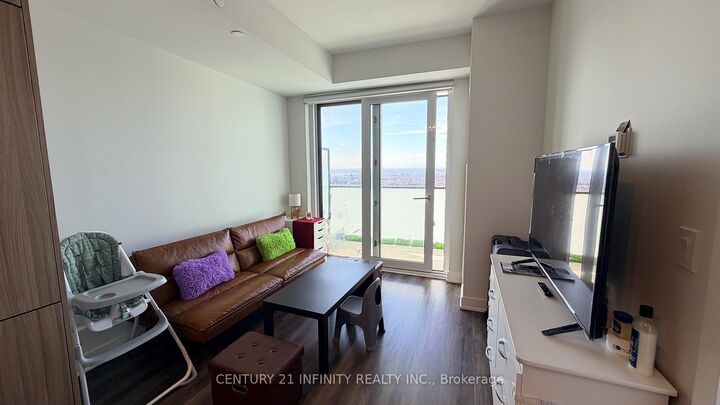 Property Photo:  4130 Parkside Village Drive 3103  ON L5B 0L7 