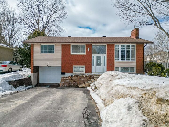 Property Photo:  195 Macbeth Crescent  ON P1B 7X7 