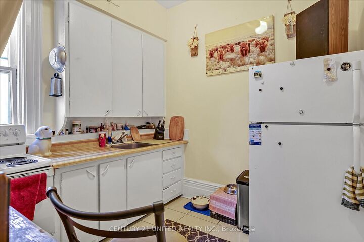 Property Photo:  550 Aylmer Street N  ON K9H 3W7 